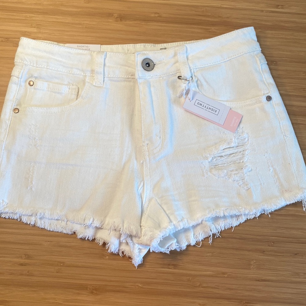 NWT Eighty-Two white denim shorts